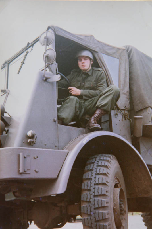 Hennie is stationed in Harskamp where he is being trained as a driver by the medics during his military service