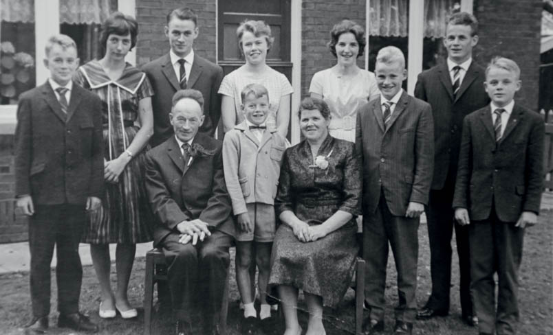 The complete family of Gerard and Johanna Kuiper, with their partners. In the foreground from left to right: father Gerard, brother Jos, and mother Johanna. Standing from left to right: Bennie, Trees (Gerard's fiancée), brother Gerard, sister Maria, Marietje (brother Johan's fiancée), brother Frans, brother Johan, and Hennie