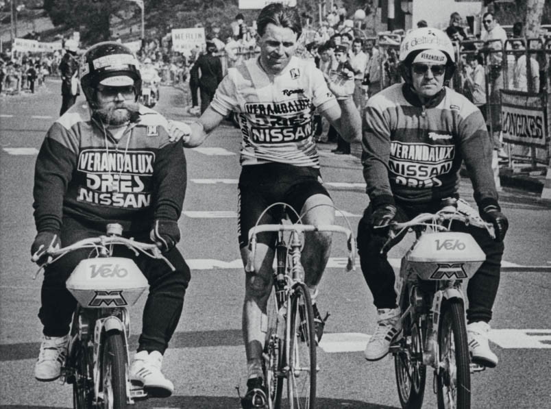 Hennie Kuiper comes in as the number five of Bordeaux-Paris 1985, flanked on the left by Joop Zijlaard and on the right by Dick Verdoorn