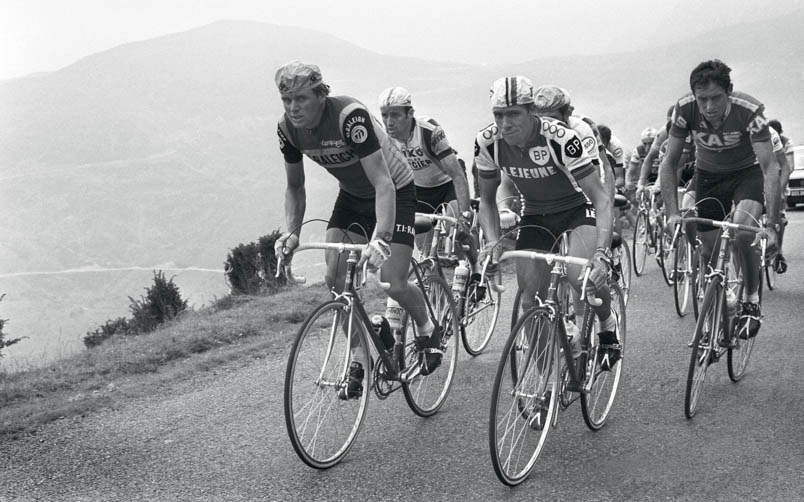 In the high mountains, Hennie Kuiper easily keeps up with the best. From left to right behind and next to Kuiper: Raymond Delisle, Lucien Van Impe, and Julian Andiano