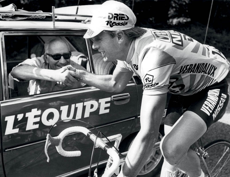 Jacques Goddet, since 1963 together with Félix Lévitan the boss of the Tour de France, maintains a warm relationship with Hennie Kuiper, whom he - just like his more pedantic counterpart Lévitan does - regularly compliments and shakes hands with.