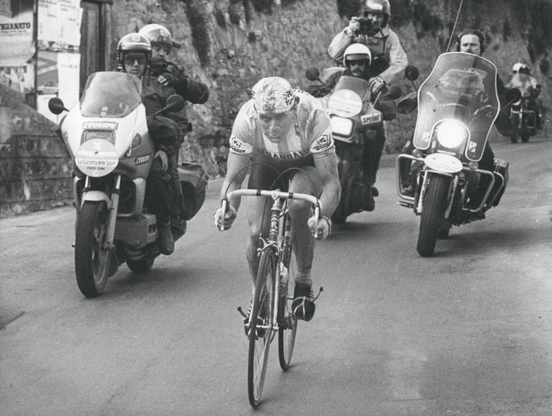 Hennie Kuiper alleen op weg naar de zege in Milaan-Sanremo