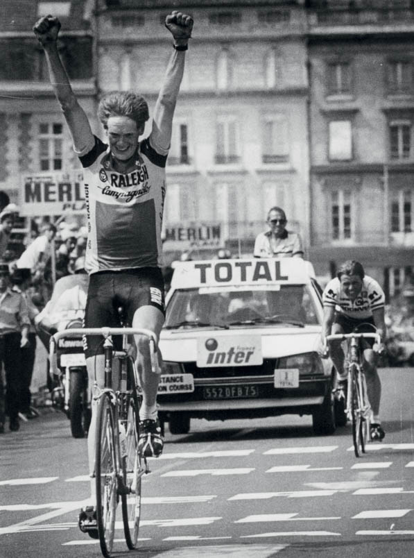 In the Tour of 1983, Hennie Kuiper shows another strong performance, when he rides alone at the front with Bert Oosterbosch in the final of the stage to Bordeaux. In the sprint in the 'Dutch' stage town, Kuiper has to let Oosterbosch go ahead.