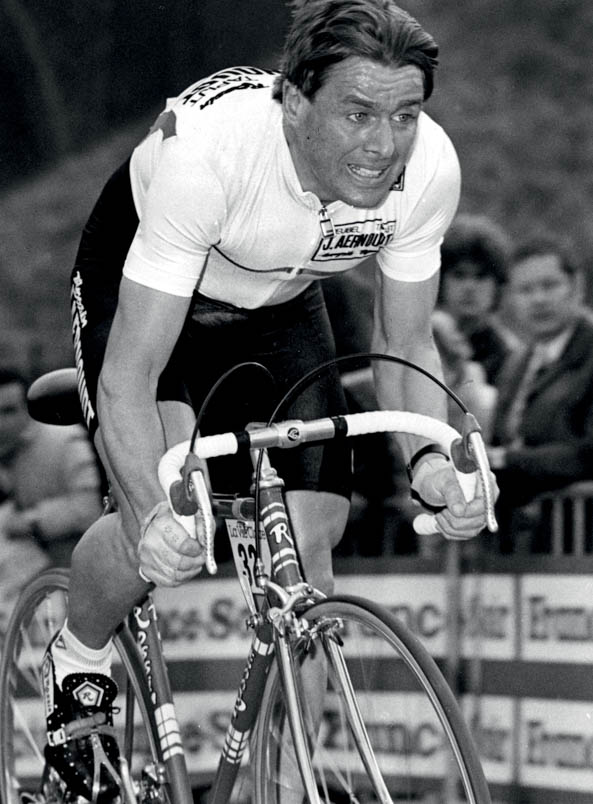 In 1983, Hennie Kuiper immediately shows his strength. He rides a commendable prologue in Paris-Nice and finishes tenth, 11 seconds behind the winner and teammate Eric Vanderaerden.