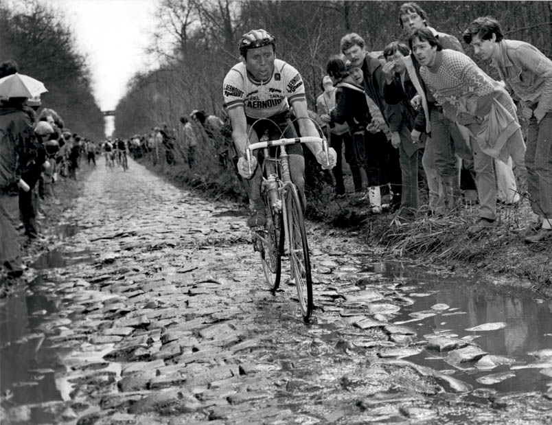 The Hell Ride through the North culminates in ultimate glory for Hennie Kuiper in 1983. Clattering, he takes on the rain-soaked and therefore extremely slippery cobblestones in the Forest of Wallers