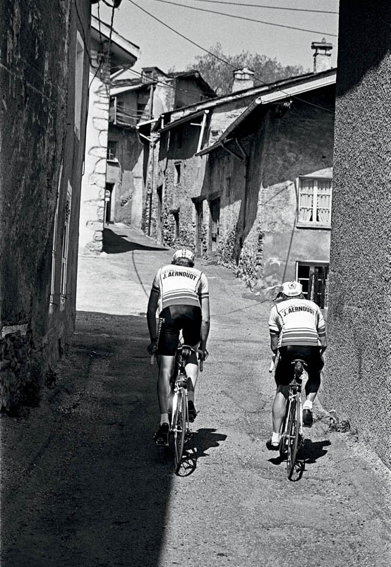 Hennie Kuiper en Adrie van der Poel trainen samen in de Franse Alpen ter voorbereiding op het seizoen 1983