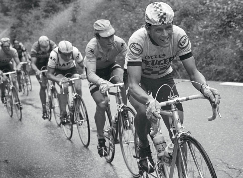 De Tour van 1979 begint meteen met zware bergritten. In de derde etappe tussen Luchon en Pau klimt de latere ritwinnaar Bernard Hinault in het wiel van Hennie Kuiper. Hinault heeft zich een dag eerder in een klimtijdrit verzekerd van de gele trui