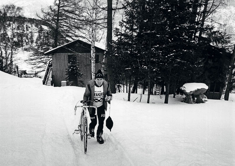 Hennie Kuiper prefers the bike over the long skis today