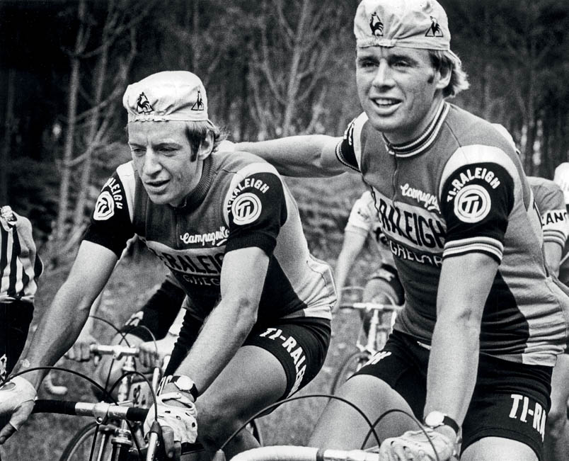 De twee vennoten van de BV Kuiper-De Cauwer gebroederlijk naast elkaar in de Tour de France van 1978