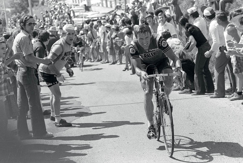 So strong is Hennie Kuiper this day. He plays with Bernard Hinault on the slopes of l'Alpe d'Huez. Kuiper drops Hinault, lets him intentionally come back, only to then ride away from him once again.