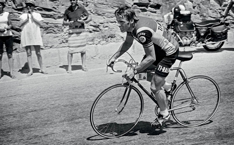 A grueling day in the 1978 Tour. The individual climbing time trial scheduled for July 14 - the French national holiday - covers 52 kilometers and leads to the top of the Puy-deDôme, the largest volcano in the Auvergne. Hennie Kuiper - in top form - conquers the climbing kilometers on a 'regular' bike.