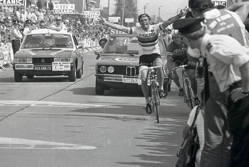 Hennie Kuiper beats his fellow escapee Eric Loder in the sprint in Bornem. It is not only the first stage victory for Hennie Kuiper in the Tour de France, but also the first stage victory in the Tour for the famous TI-Raleigh team of Peter Post.