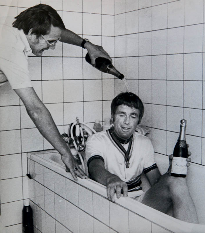 The world champion is taking a bath and national coach Jan Janssen is not stingy with the champagne