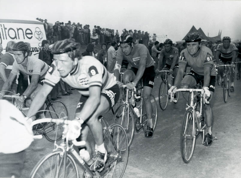 De groten van de koers zoeken elkaar op in het WK van 1975. Van links naar rechts: de Spanjaard Domingo Perurena, Freddy Maertens, Francesco Moser, de Italiaan Roberto Poggliali, Hennie Kuiper en Roger De Vlaeminck