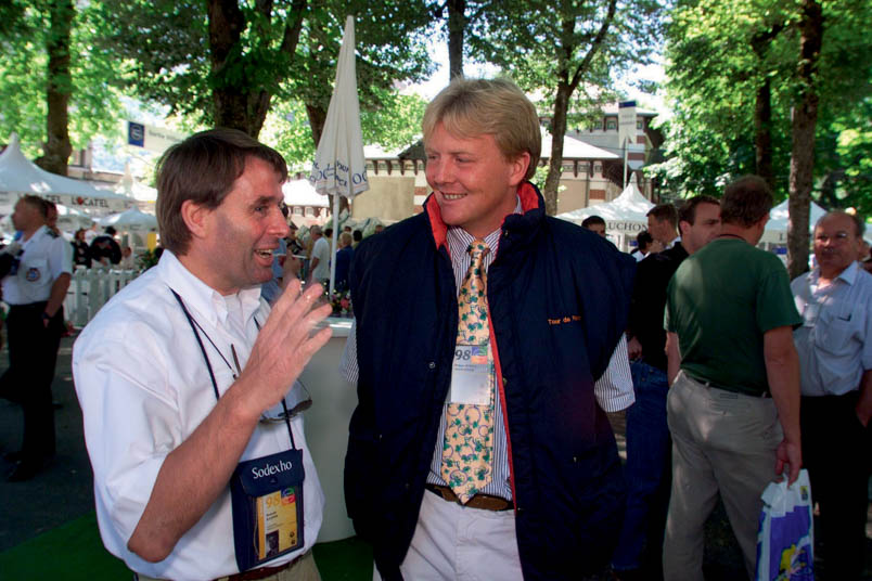 In the Tour of 1998, Hennie Kuiper engages in an animated conversation with Crown Prince Willem-Alexander at the start of the eleventh stage in Luchon.